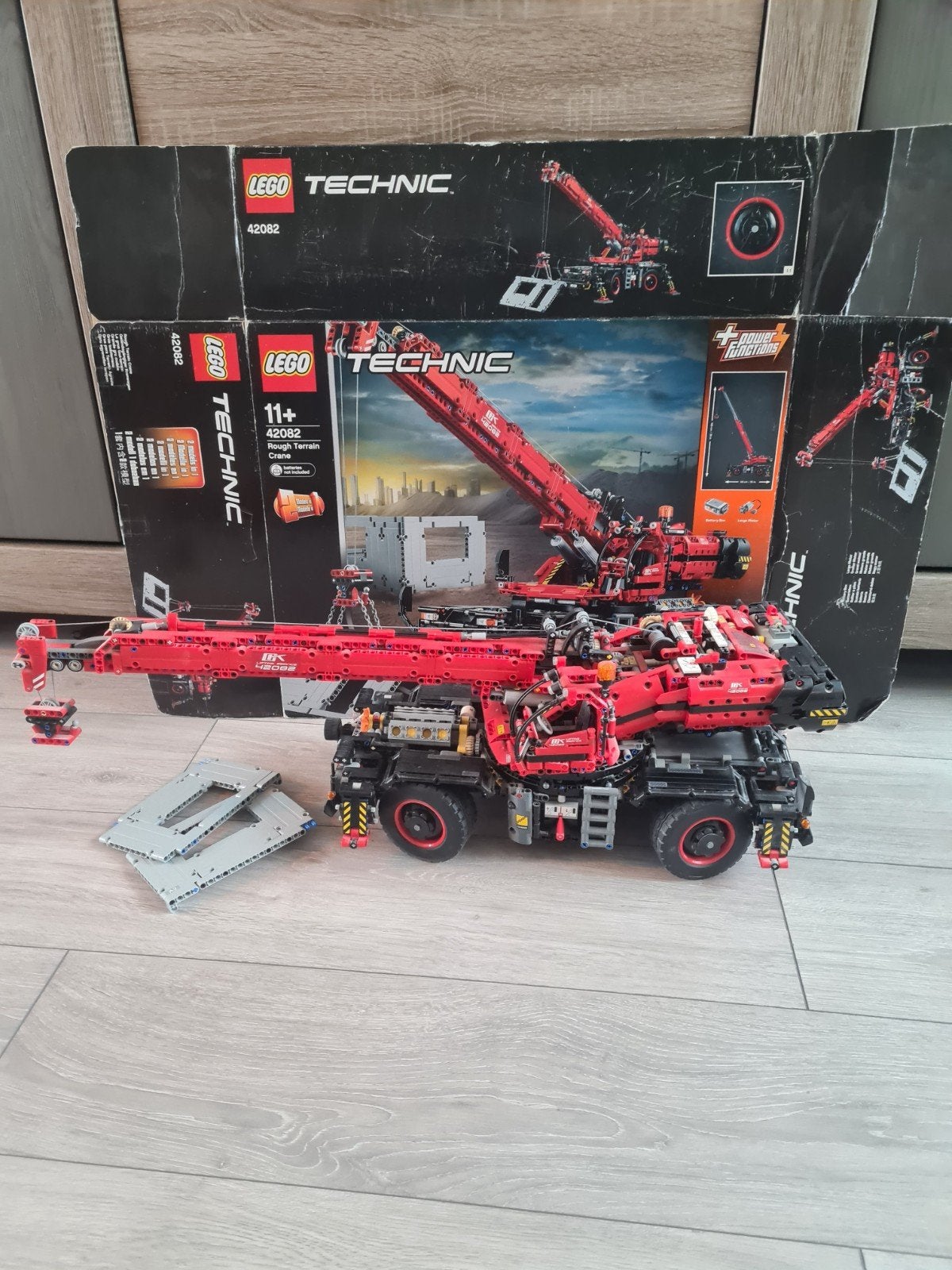 Lego Technic 42082 Ruw Terrein Kraan - De Rode Kraan, Ophalen