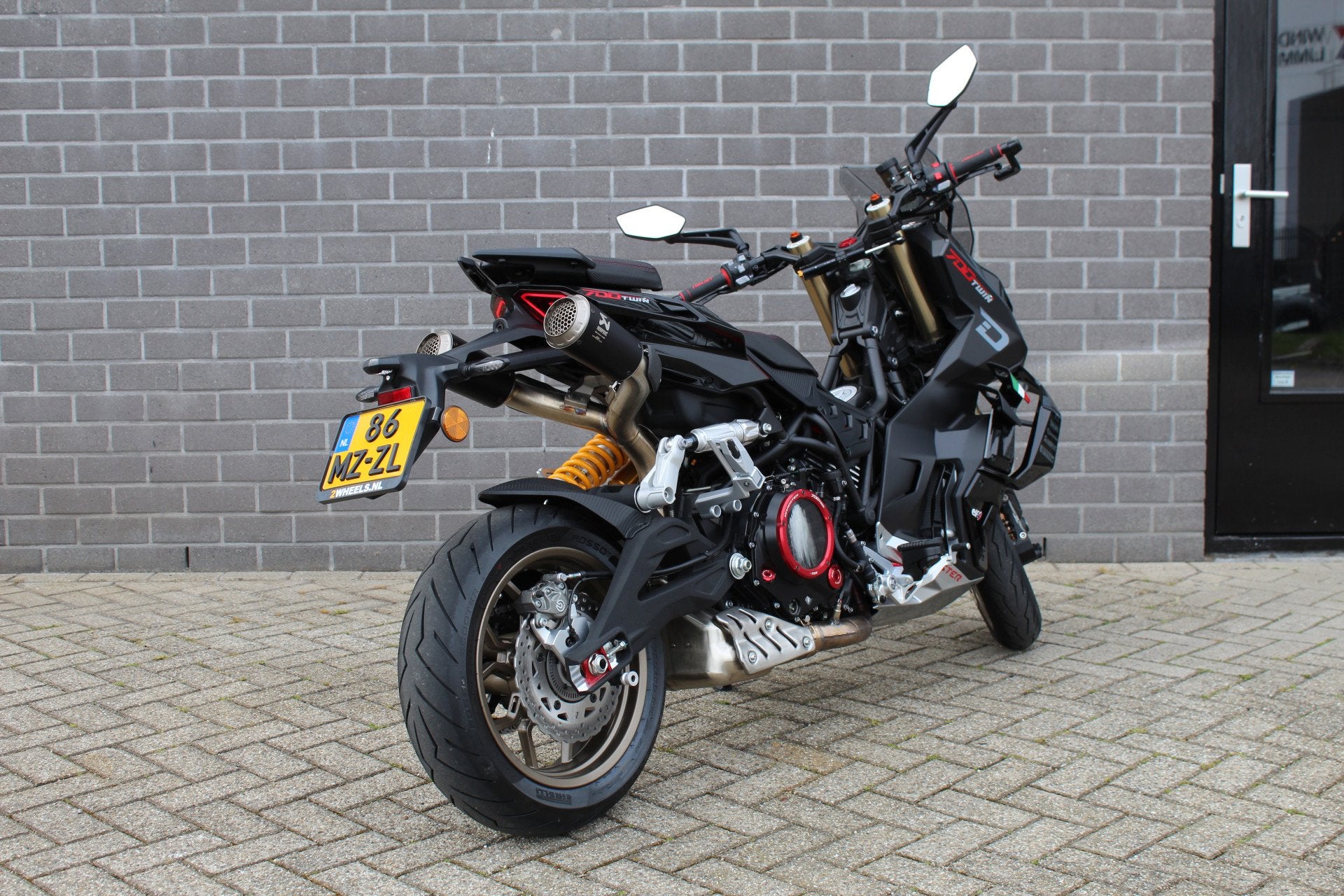 Italjet Dragster 700 Twin Limited 651/700 / 6 bak / Akrapovi, Motoren, Koraalstraat 2a
1812RK  ALKMAAR, NL, Van Duijn Nottelman Automobielen