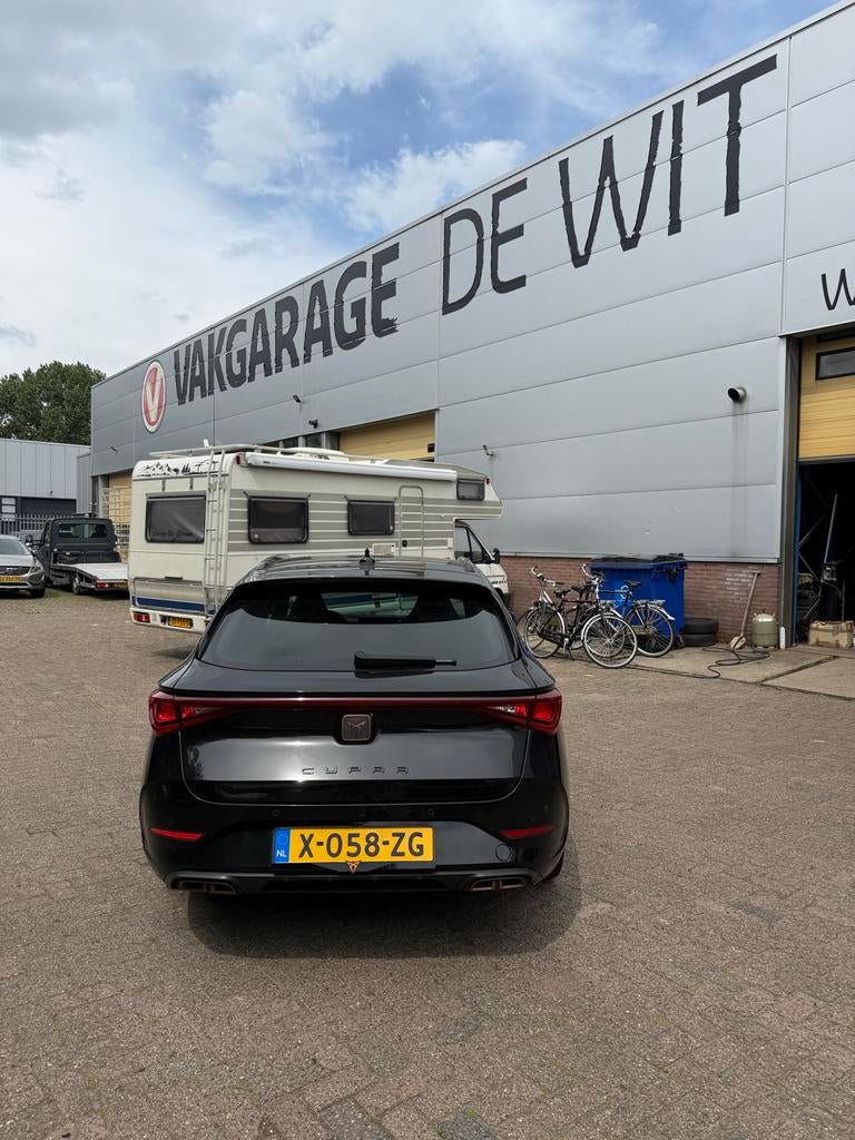 Cupra Leon Sportstourer 1.4 E-hybrid 245pk Dsg-6 2021 Zwart, Ophalen, Zo goed als nieuw