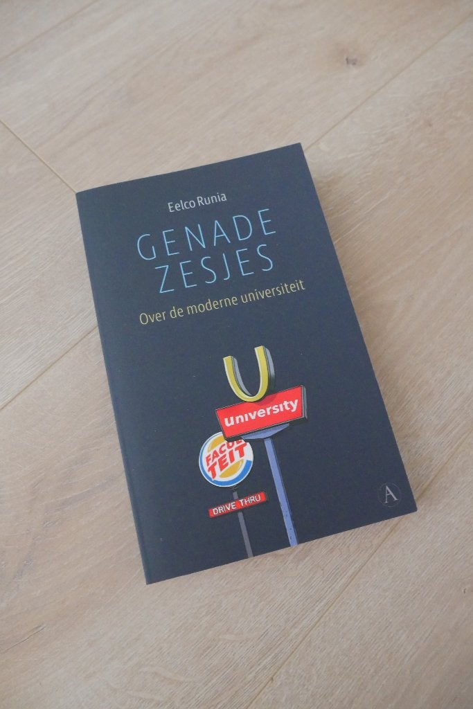 Eelco Runia - Genadezesjes. Over de moderne universiteit, Maatschappij en Samenleving, Ophalen of Verzenden, Zo goed als nieuw