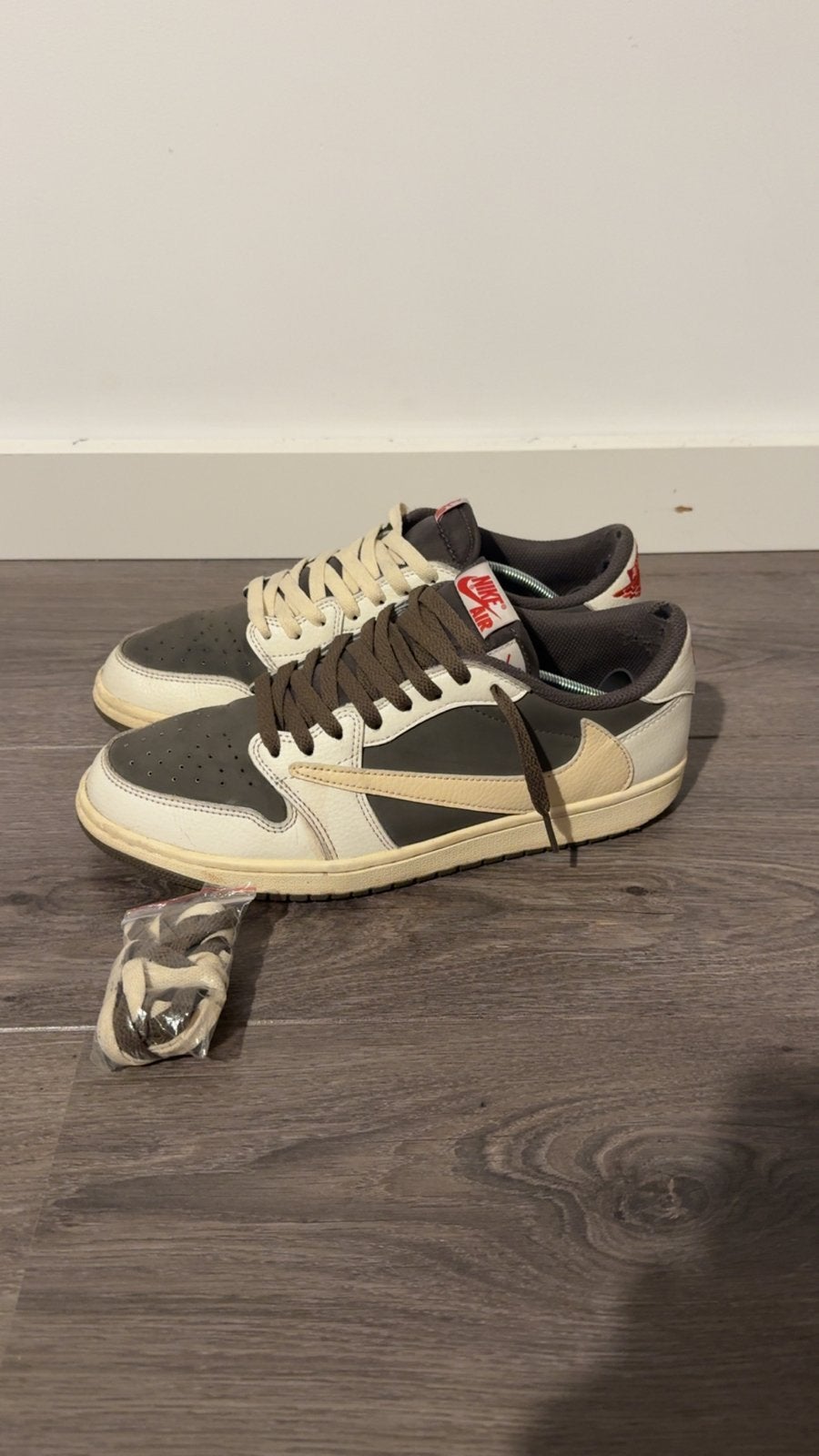 Jordan 1 Low Travis Scott Reversed Mocha Maat 44, Bruin, Verzenden, Sneakers of Gympen, Gedragen