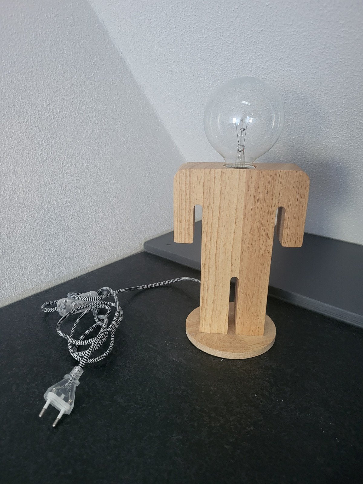 Houten tafellamp 'Hout Man', Huis en Inrichting, Overige merken, Handgemaakt, Modern, E27 (groot)