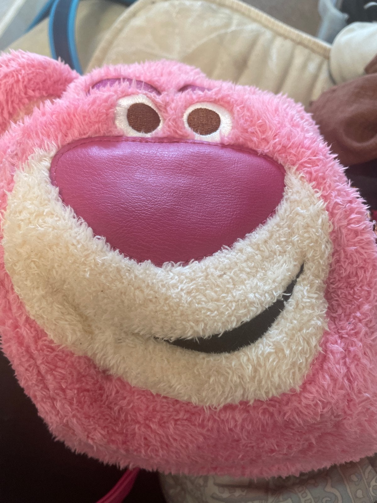Loungefly Disney Lotso Bear Tas met Aardbei Portemonnee, Sieraden, Tassen en Uiterlijk, Tassen | Damestassen, Zo goed als nieuw