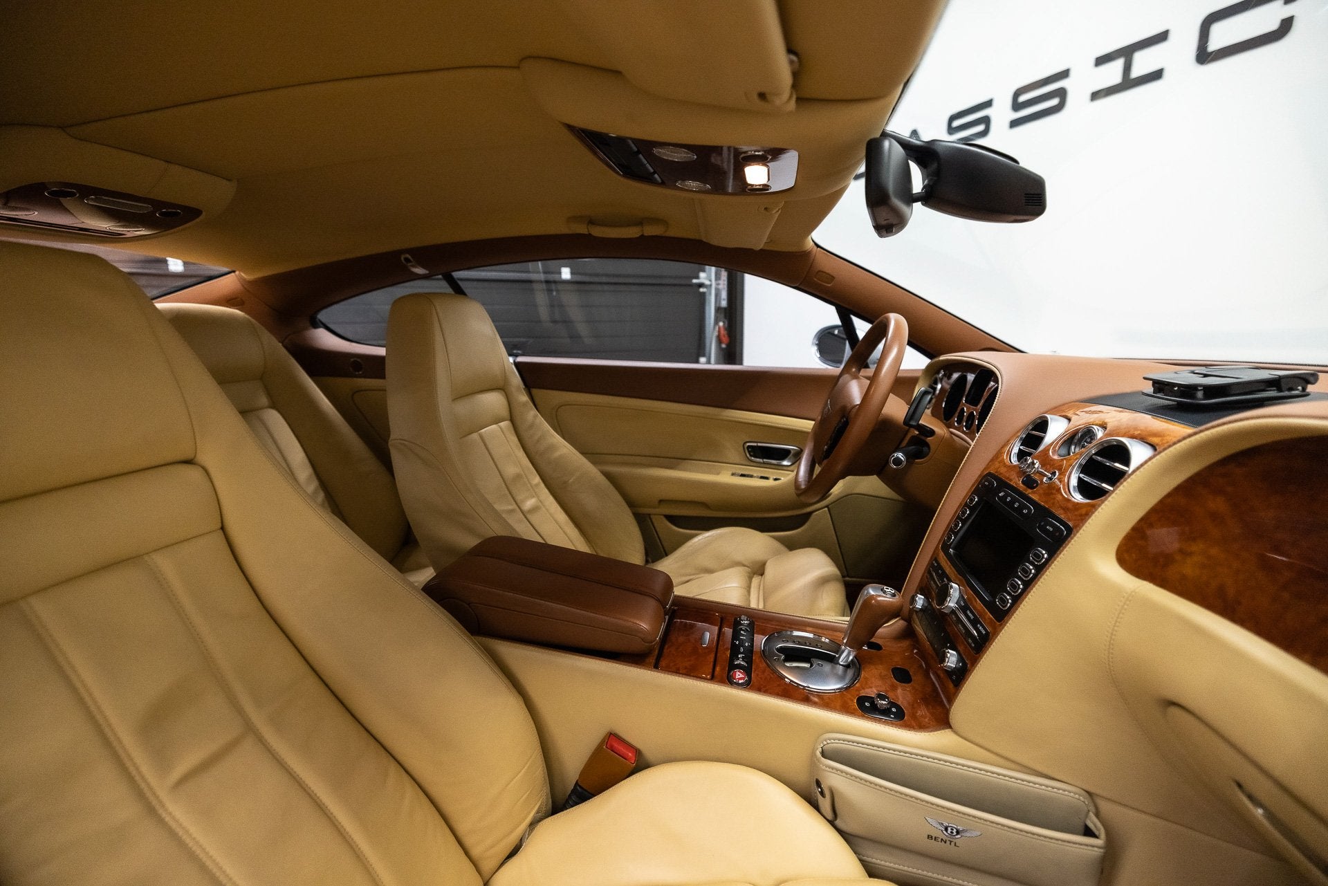Bentley Continental GT 6.0 W12 Fiscale waarde € 14.000,- Y, Auto's, Automaat, Gebruikt, Beige, 12 cilinders