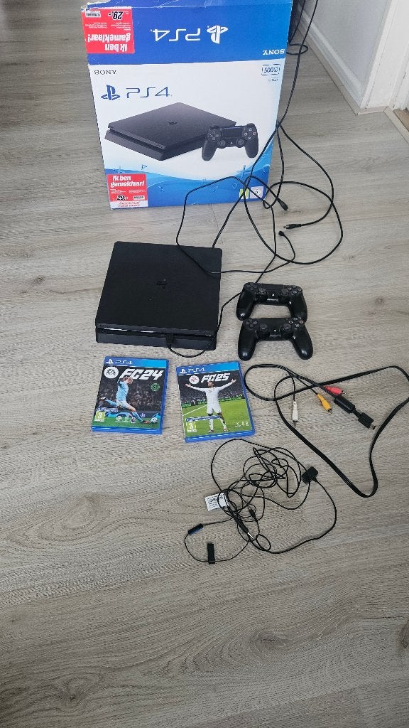 Playstation 4 te koop + 2 controllers +Fifaspellen, Spelcomputers en Games, Spelcomputers | Sony PlayStation 4, Ophalen, Met 2 controllers
