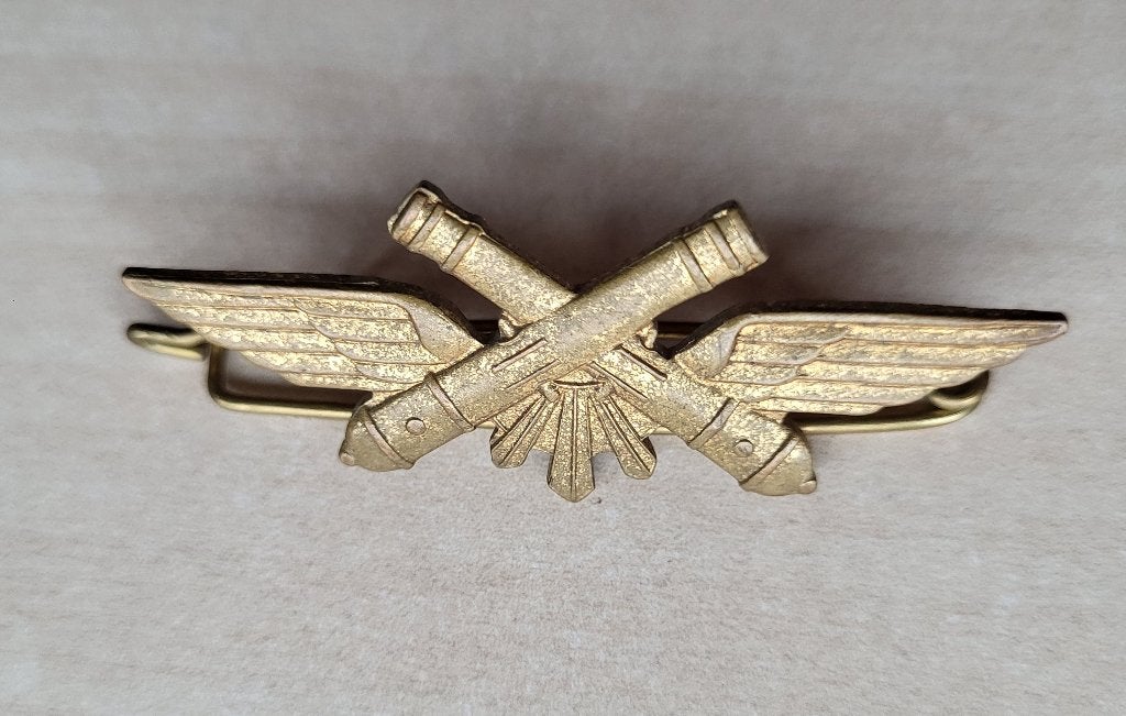 Artillerie Wing Pet Embleem België, Verzamelen, Militaria | Algemeen, Niet vindbaar, Niet vindbaar, Nederland, Embleem of Badge