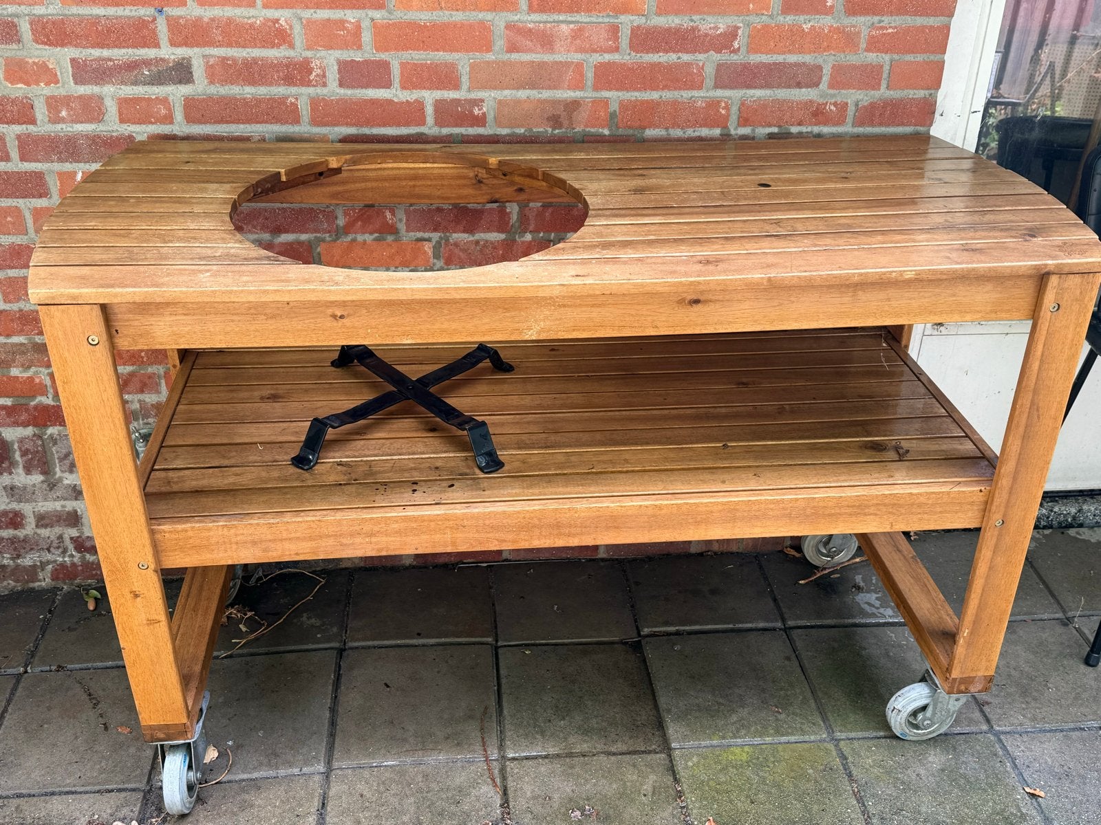 Big Green Egg Kamado BBQ tafel met hoes, Ophalen of Verzenden, Gebruikt, Houtskool, Vrijstaand