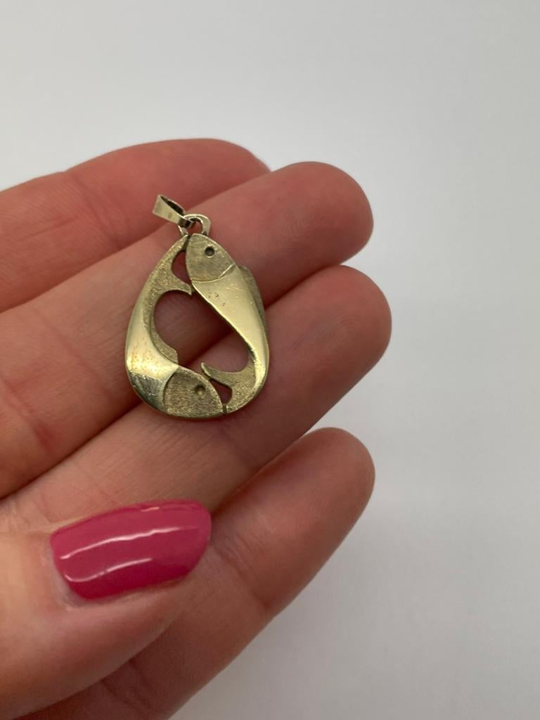 E12 Prachtige zilveren hanger goudkleurige vissen, Sieraden, Tassen en Uiterlijk, Kettinghangers, Ophalen of Verzenden, X, Goud