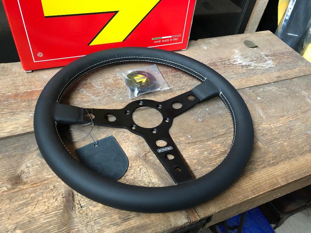 Momo Prototipo Zwart wit stiksel stuur sportstuur 350mm, Ophalen of Verzenden