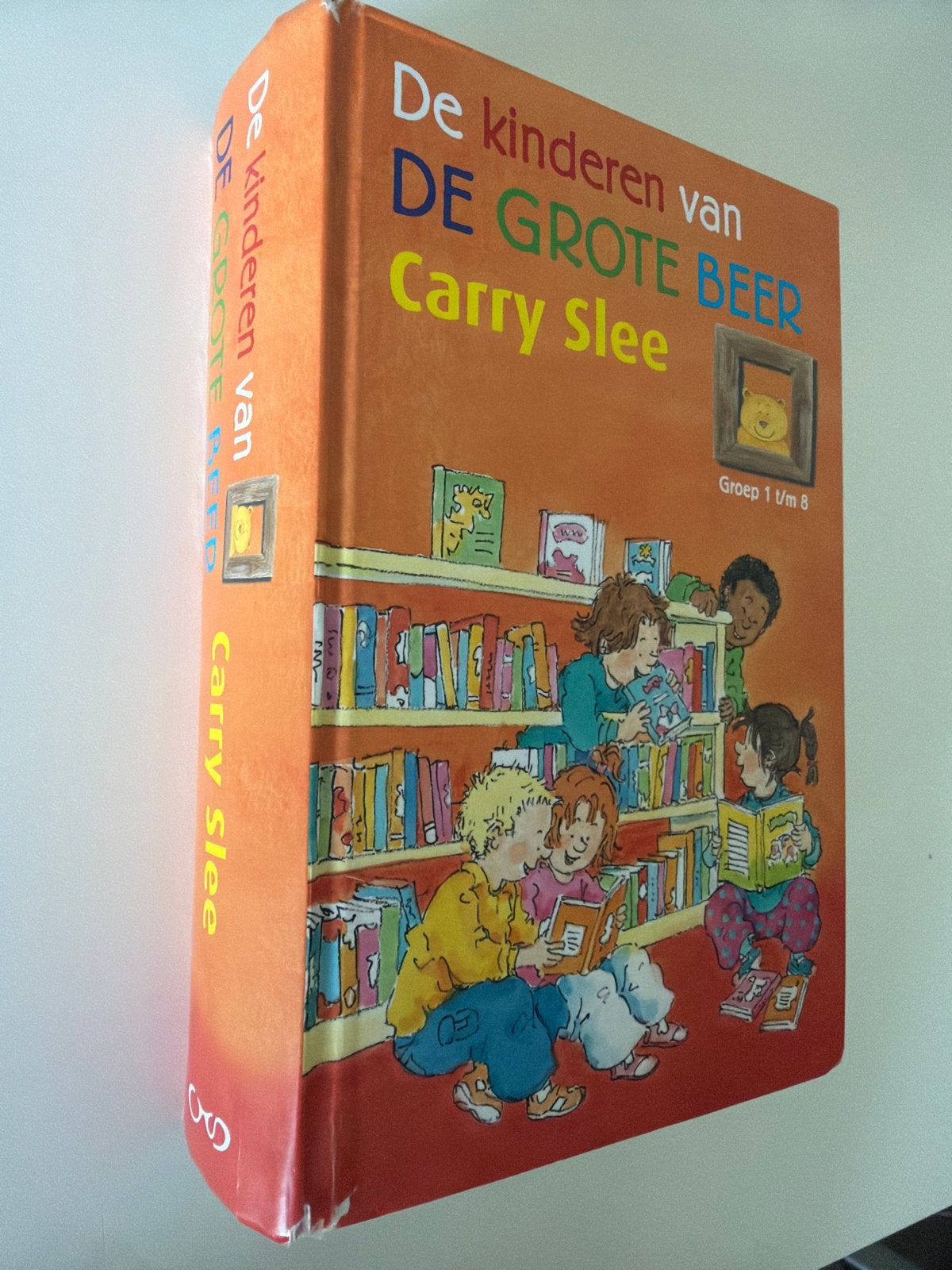 Carry Slee - De kinderen van DE GROTE BEER (Gebruikte staat), Boeken, Ophalen of Verzenden, Gelezen, Fictie algemeen