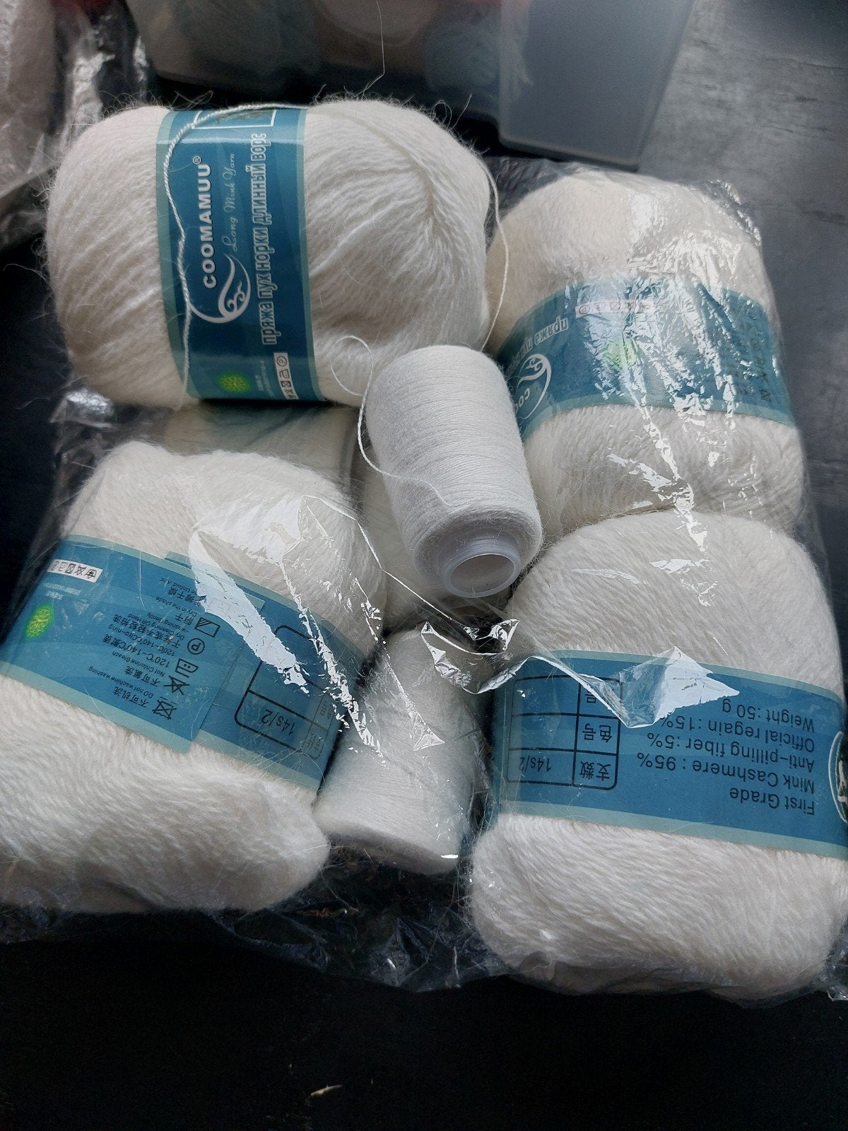 Voorraad Opruiming: 4 Bolletjes Wit Mink Cashmere Garen, Ophalen of Verzenden, Nieuw, Breien of Haken, Wol of Garen