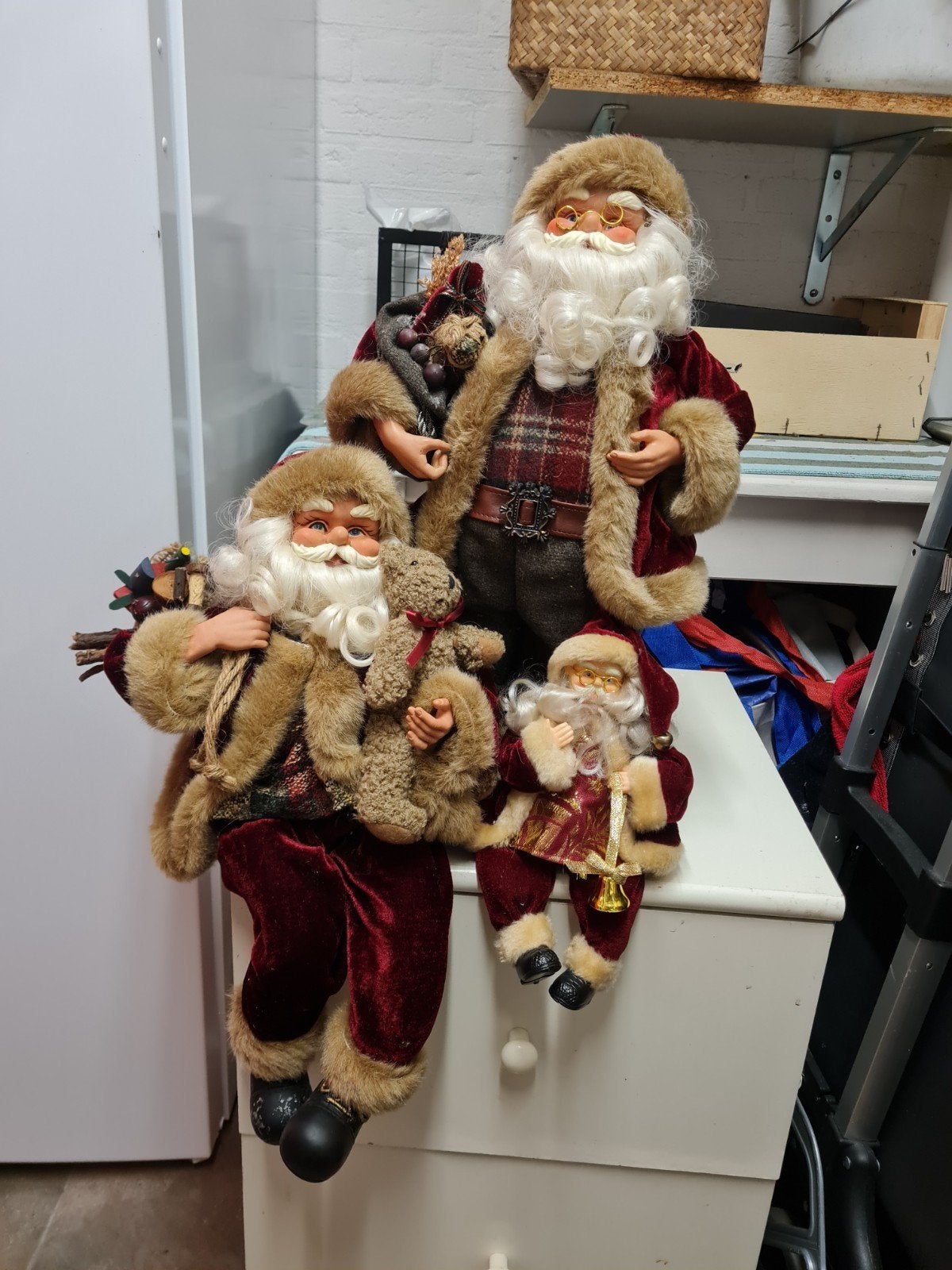 drie zeer mooie rode kerstmannen bijelkaar., Ophalen of Verzenden