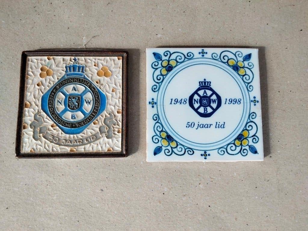 2  ANWB 50 jaar lid tegeltjes -Tichelaar en delft, Ophalen of Verzenden, Gebruikt, Auto's