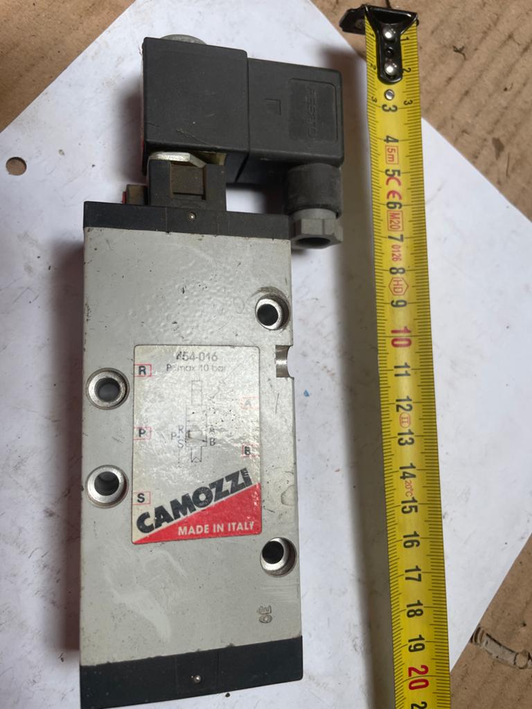 Camozzi 454-016 Pneumatisch Ventiel - Max 10 bar, Ophalen, Gebruikt
