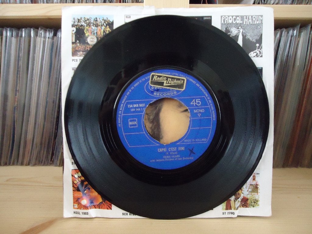 7" Single Herve Villard - Capri C'est Fini / Un Monde Fait P, Gebruikt, 7 inch, Ophalen of Verzenden, Pop