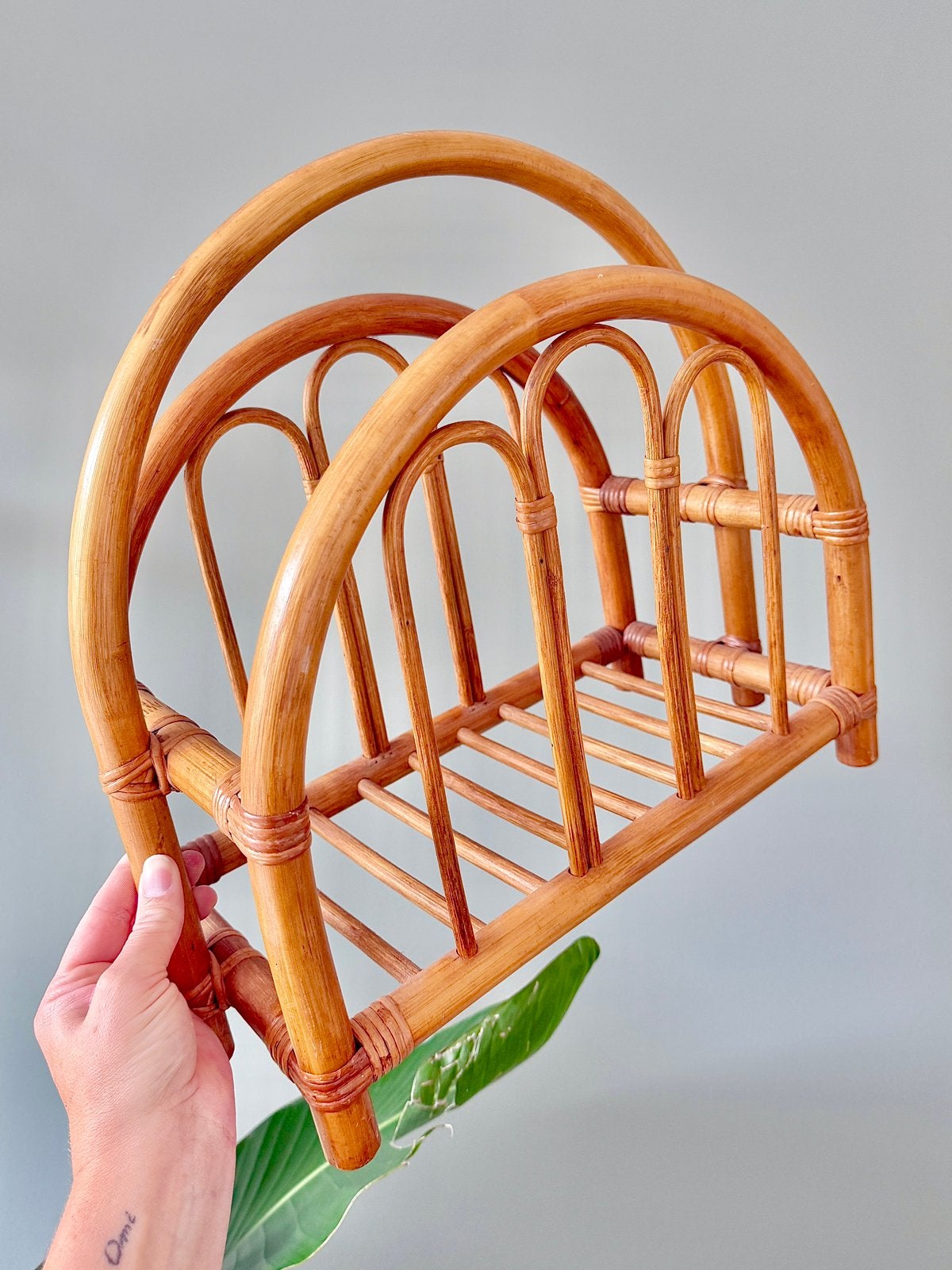 Vintage rotan bamboe magazinemand lectuurmand speelgoedmand, Ophalen of Verzenden, Gebruikt, Natuurlijk materiaal