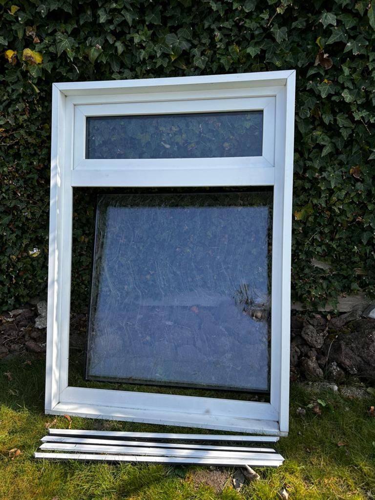Wit kozijn met dubbelglas en bovenlicht, Doe-het-zelf en Verbouw, Glas en Ramen, Ophalen, Gevelraam of Ruit, Gebruikt, 80 tot 120 cm