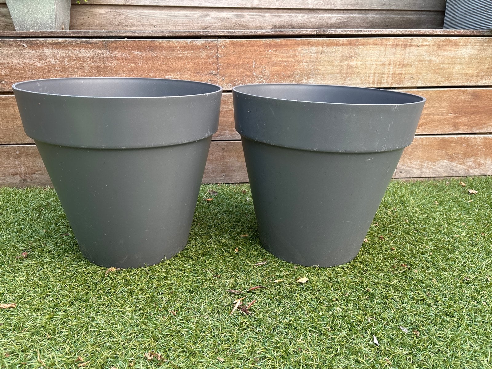2 Elho bloempotten op wielen, 40 cm hoog, Ophalen, Kunststof, Gebruikt, 40 cm of meer