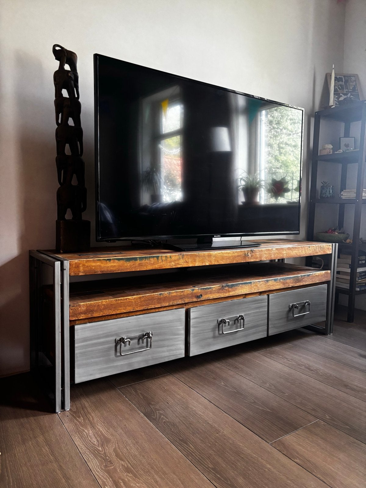 Industriële TV-meubel /TV-kast van gerecycled hout en metaal, Huis en Inrichting, Kasten | Televisiemeubels, Ophalen, Gebruikt