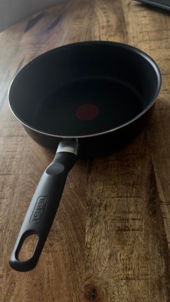 Nieuwe Tefal hapjespan 24 cm zwart, Huis en Inrichting, Keuken | Potten en Pannen, Ophalen of Verzenden, Nieuw, Aluminium, Koekenpan of Braadpan