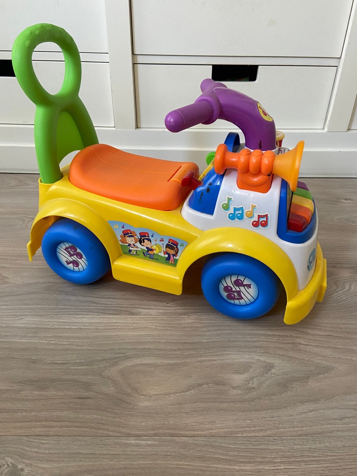 Little People kinderspeelgoed. Loopwagen met muziekgeluidjes, Ophalen, Zo goed als nieuw, 6 maanden tot 2 jaar