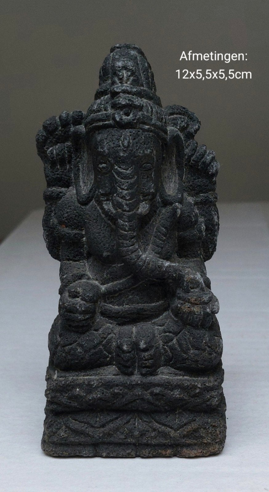 Ganesha-beeld van beton voor €25
Afmetingen: 12x5,5x5,5cm, Ophalen of Verzenden, Zo goed als nieuw
