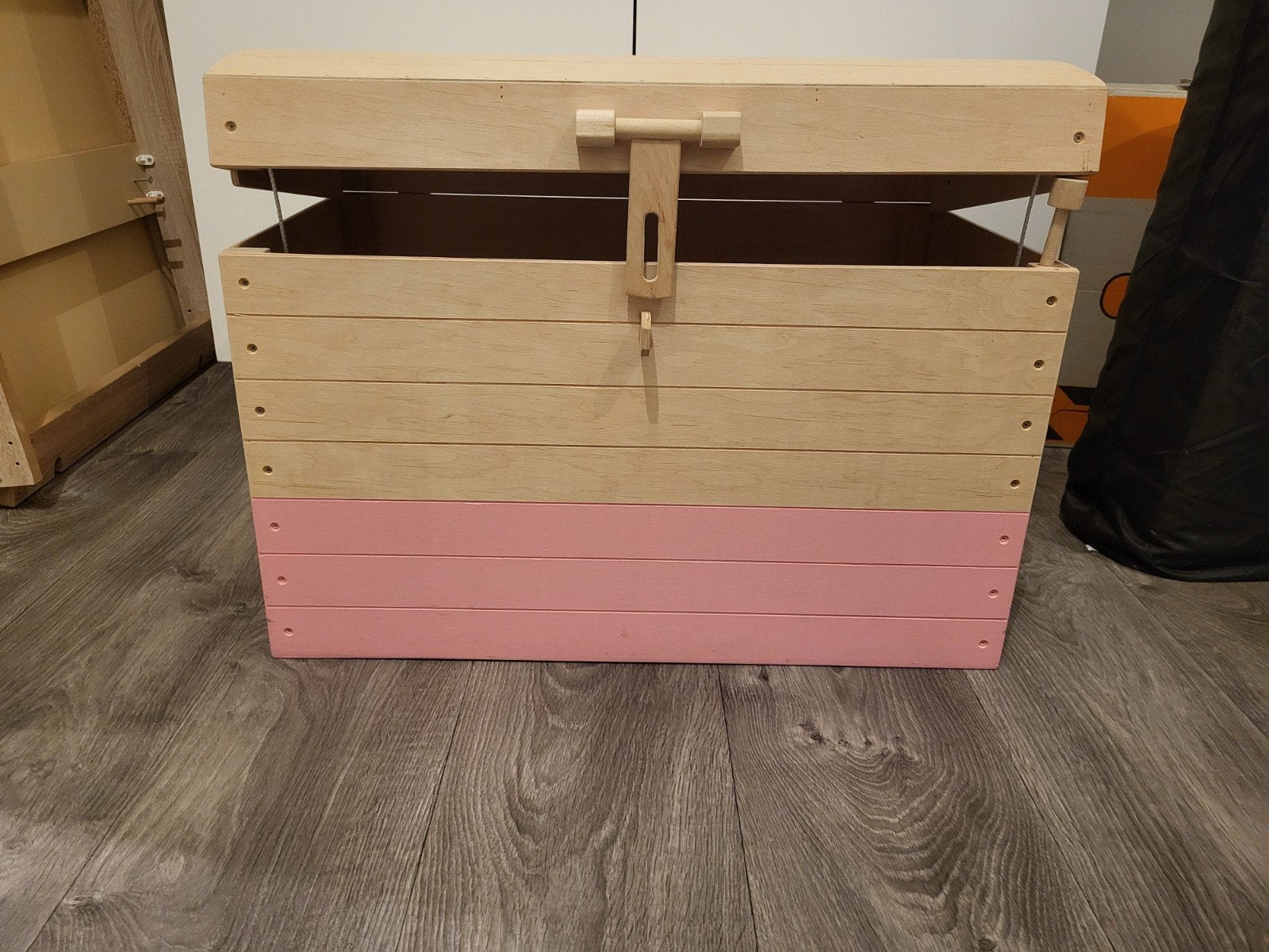 Houten Speelgoedkist met Naam Zoë - Roze Band, Ophalen, Zo goed als nieuw, Meisje