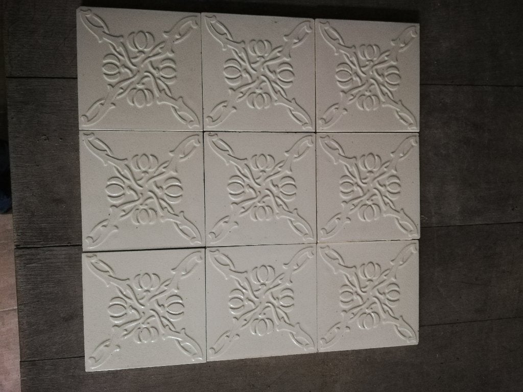 9 Art nouveau tegels cremewit in relief, villeroy en boch