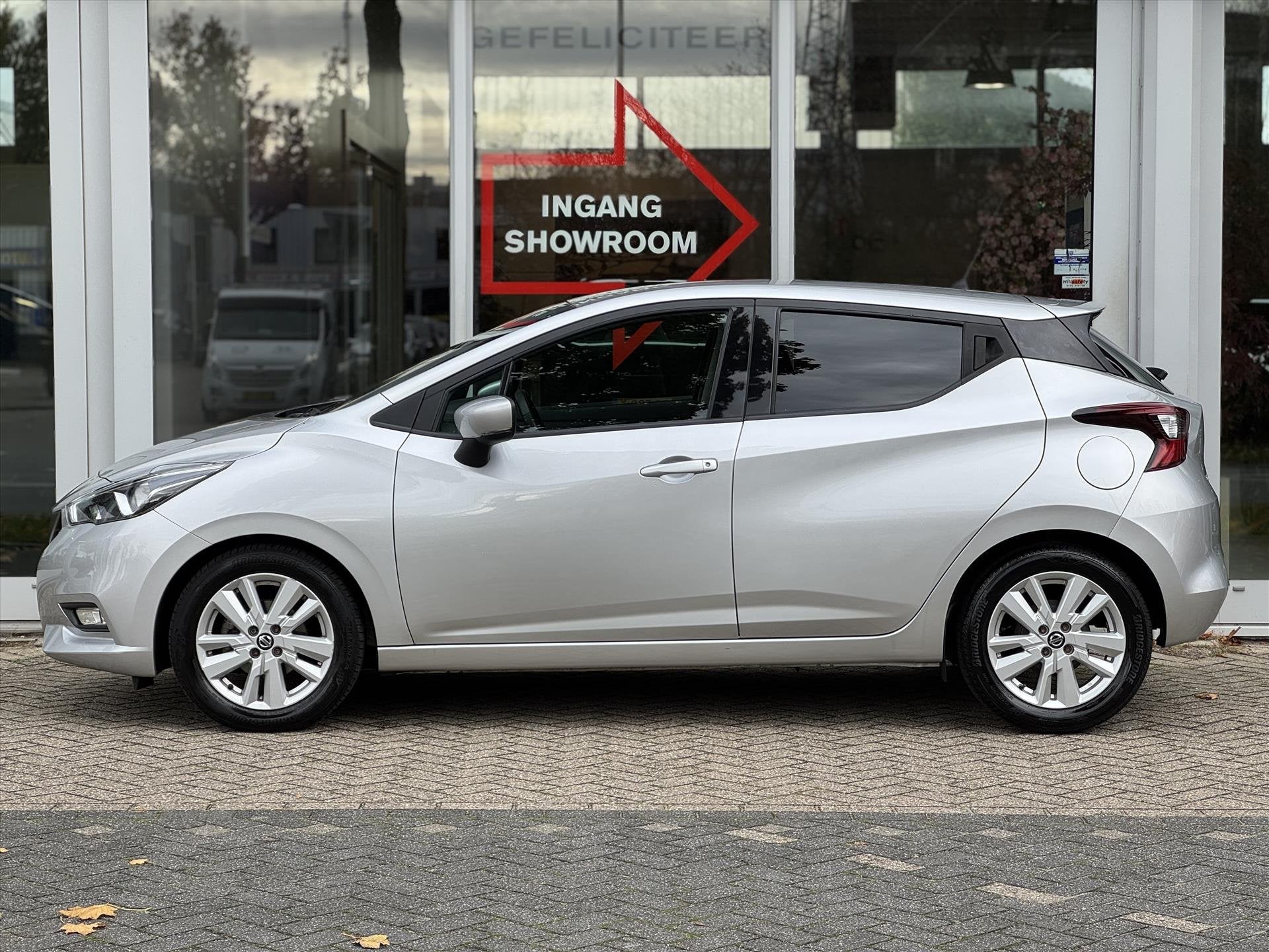 NISSAN Micra 1.0 IG-T 100pk N-Connecta | Navigatie | Camera, Traction-control, Origineel Nederlands, 3 cilinders, Zilver of Grijs