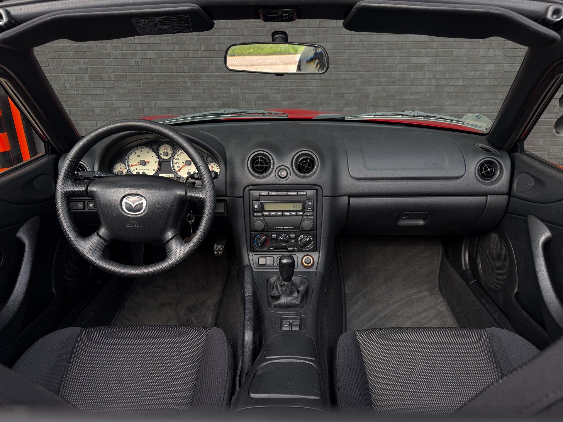 Mazda MX-5 1.6i NB-FL Touring l Extreem lage tellerstand! l, Auto's, Mazda, Gebruikt, Zwart, 4 cilinders, Cabriolet