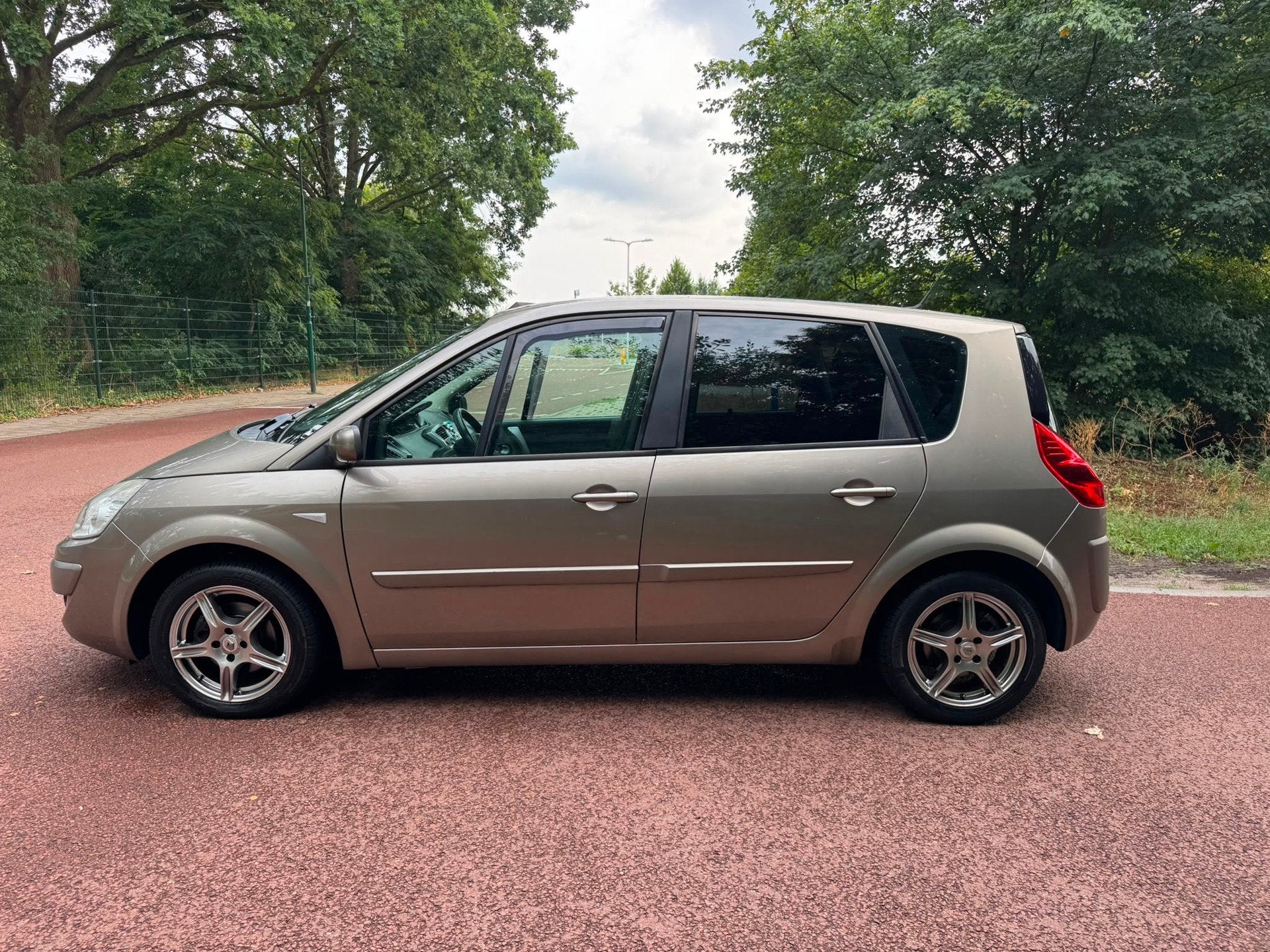 Renault Scénic 1.6-16V Business Line / Navi / Airco / NAP /, Auto's, 1295 kg, 4 cilinders, Beige, Origineel Nederlands