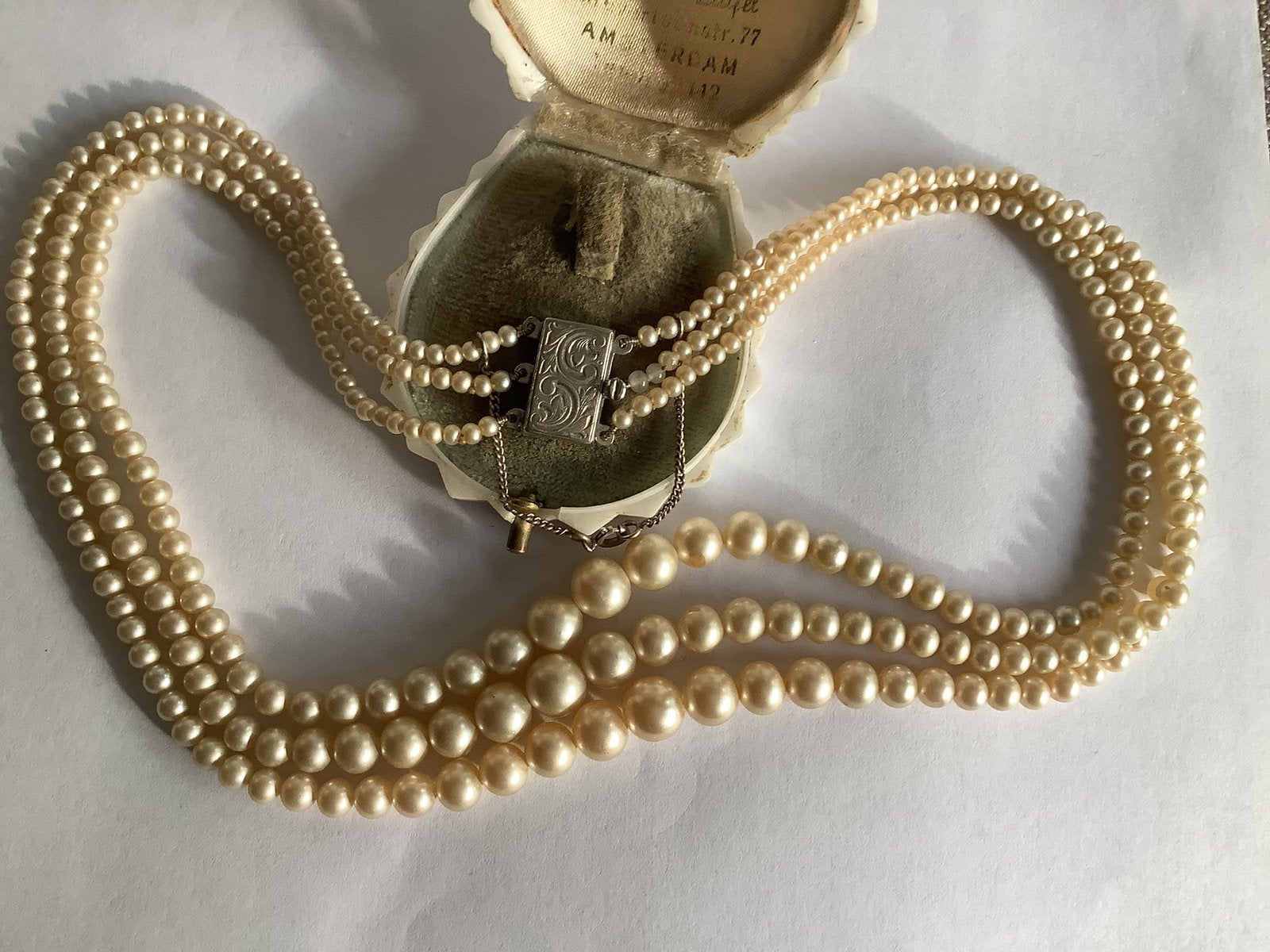 OUDE PARELKETTING MET BEWERKT GEKEURD ZILVER SLOT, Sieraden, Tassen en Uiterlijk, Antieke sieraden, Verzenden, Zilver, Ketting