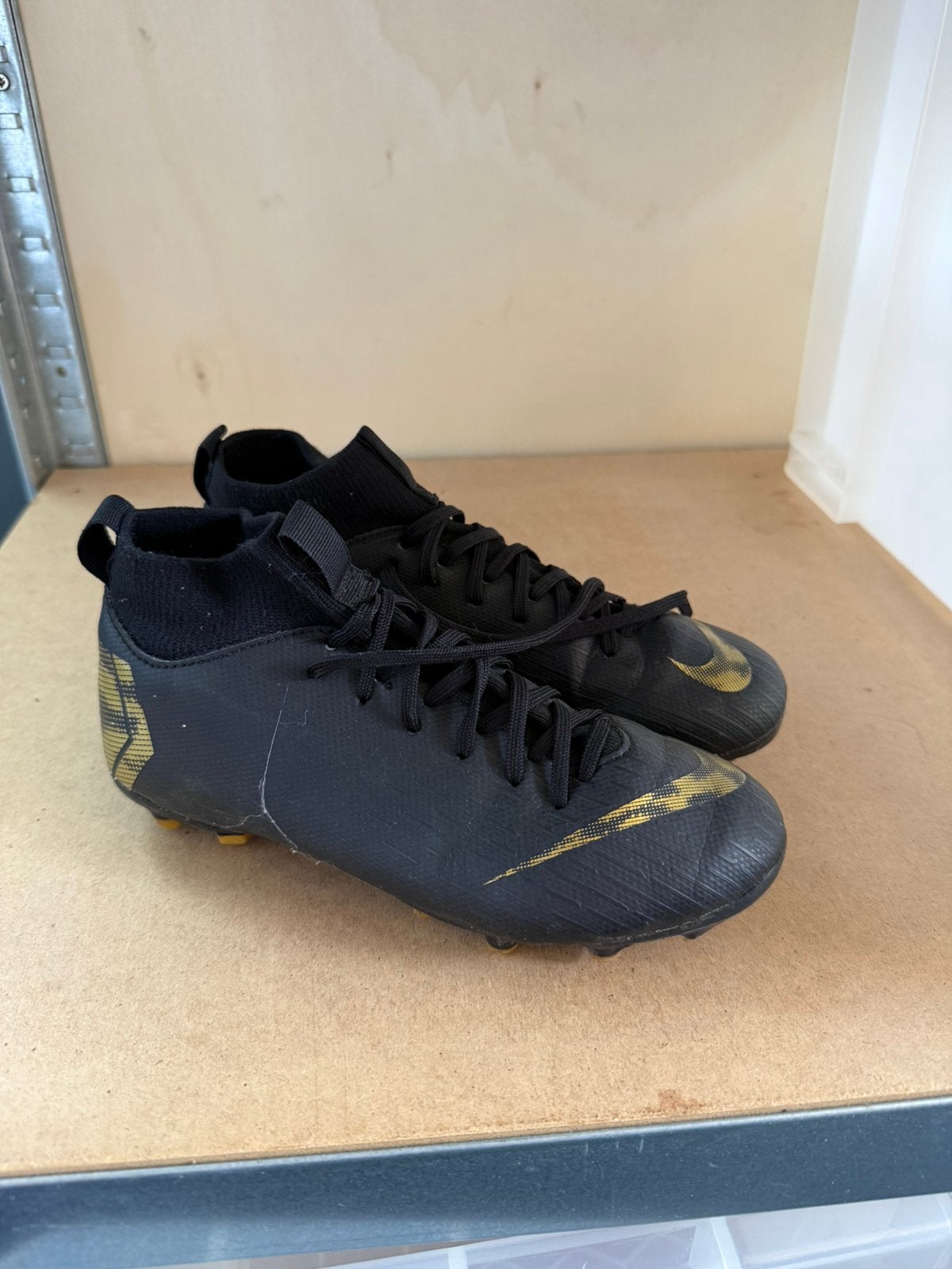 Nike voetbalschoenen maat 34, Gebruikt, Maat XS of kleiner, Schoenen, Ophalen of Verzenden