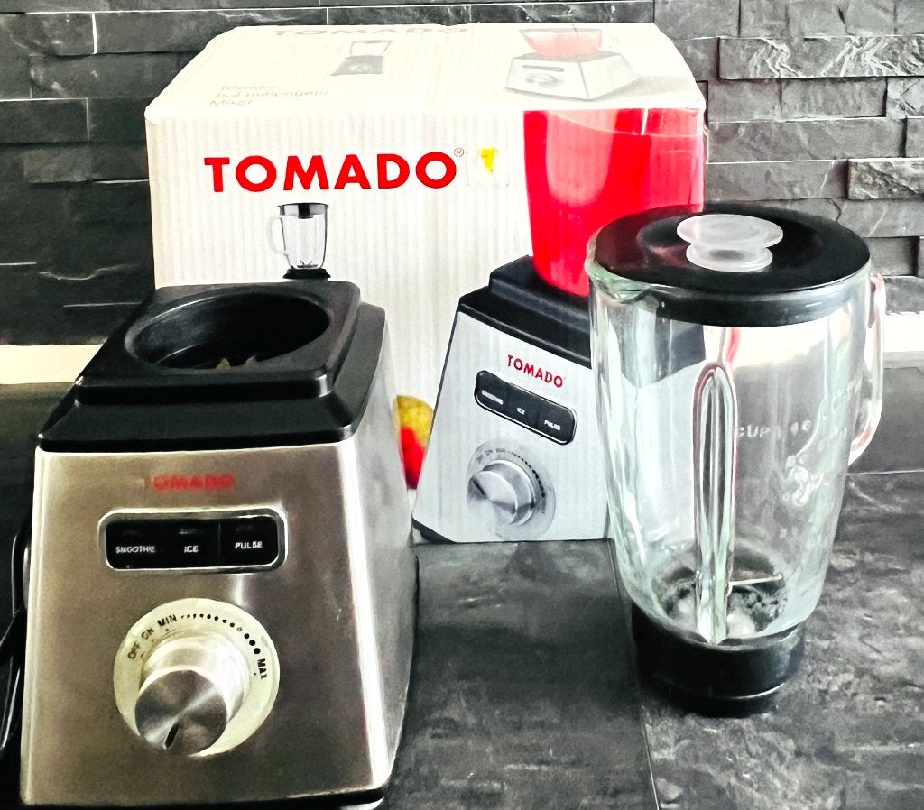 Tomado Blender: 1,5 liter-2 snelheden-pulsestand-rvs messen, Ophalen, Zo goed als nieuw, Blender