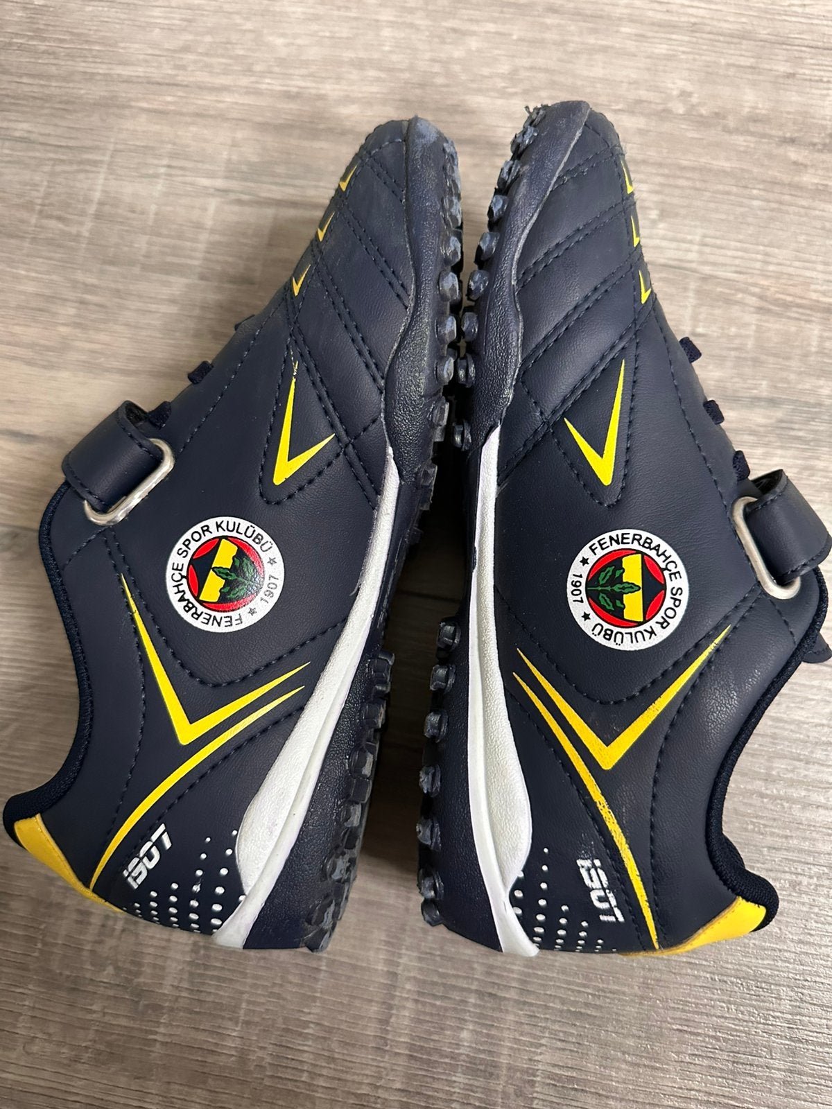 Fenerbahce voetbalschoenen, Sport en Fitness, Ophalen of Verzenden, Zo goed als nieuw