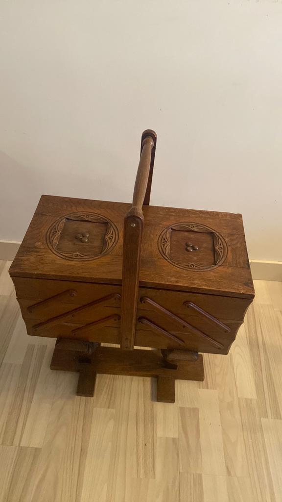 Antieke naaibox, Ophalen
