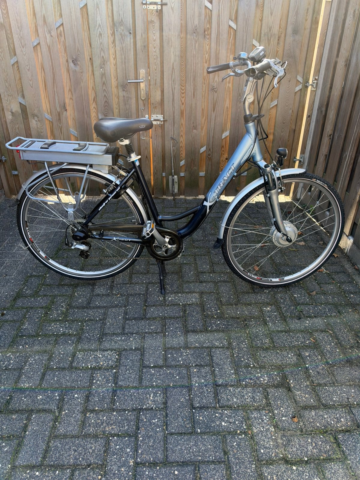 Te koop mooie elektrische damesfiets Xtract werkt goed, Gebruikt, 47 tot 51 cm, 30 tot 50 km per accu, Ophalen