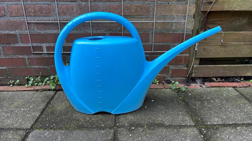 Licht blauwe kunststof gieter 10,5 Liter, Ophalen of Verzenden, Zo goed als nieuw, Kunststof