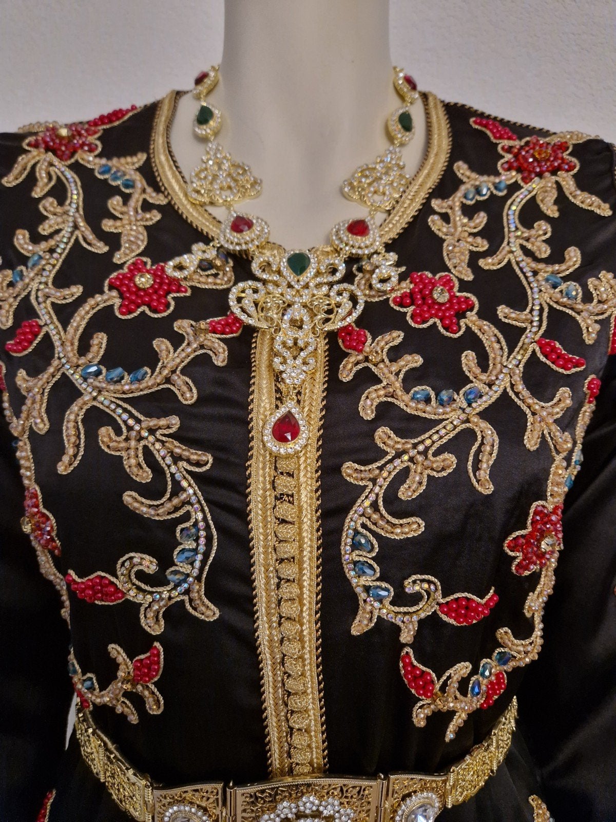 Elegante Zwarte Caftan met Gouden Borduurwerk, Maat 38/40 (M), Overige typen, Zwart, Ophalen of Verzenden