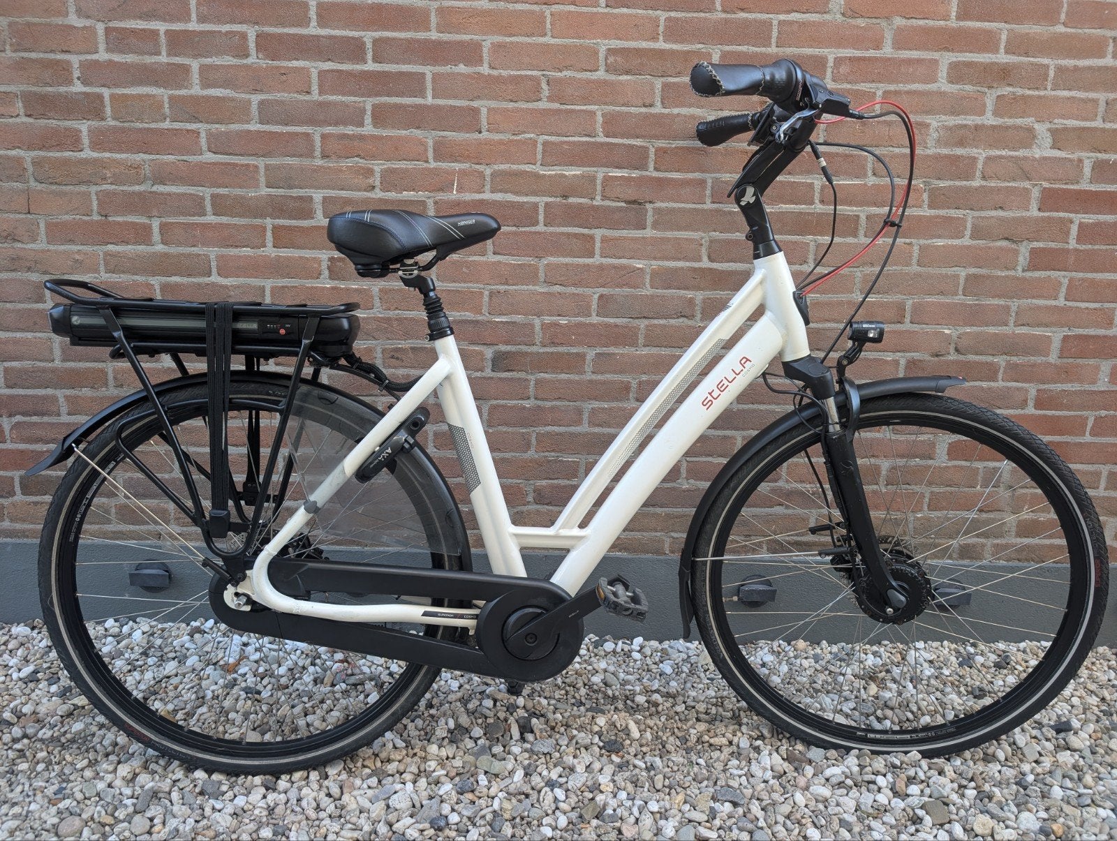 Stella Cosmo Superior Damesfiets 28inch Zwart/Wit, Fietsen en Brommers, Fietsen | Dames | Damesfietsen, Versnellingen, Schijfrem