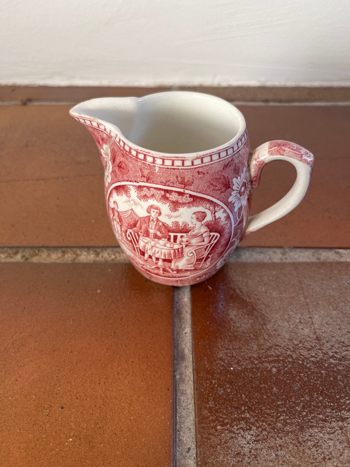 Antiek melkkannetje Tea Drinker Société Céramique rood, Ophalen