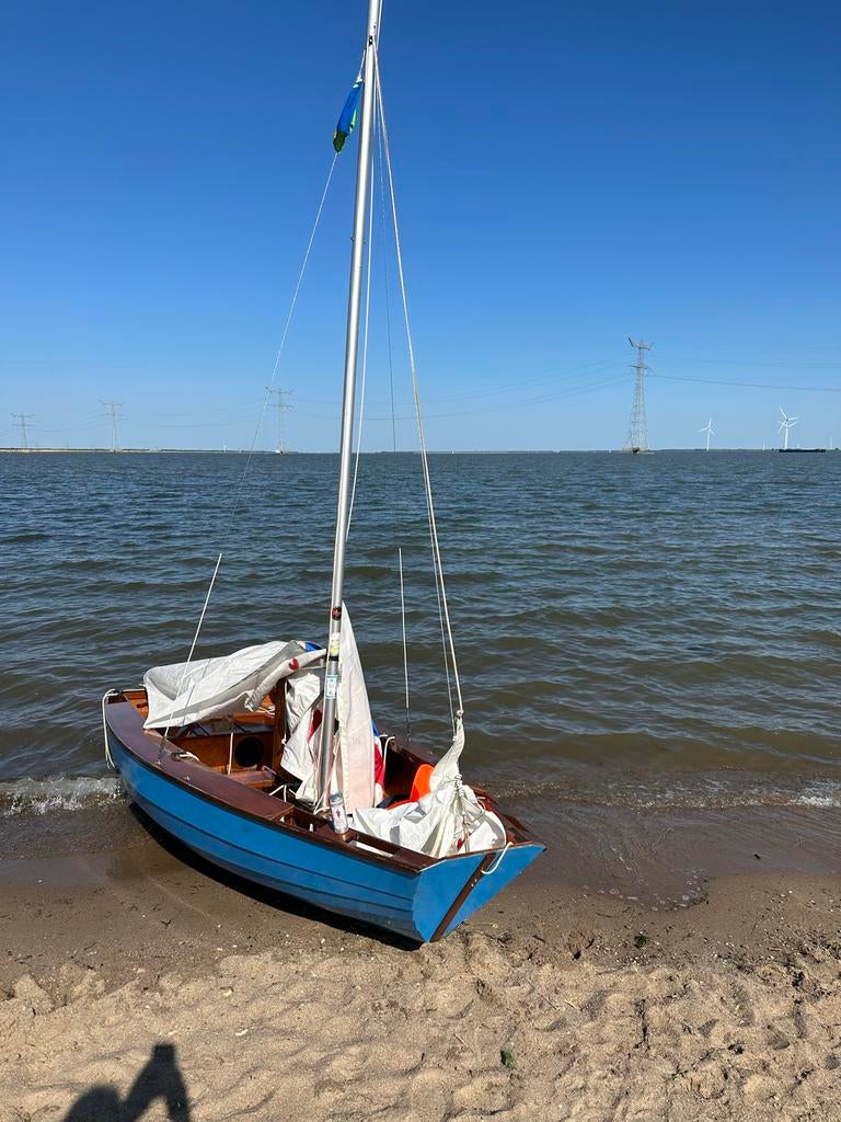Waarschip WB open zeilboot met buitenboordmotor en trailer, Ophalen, Gebruikt, Benzine, Buitenboordmotor