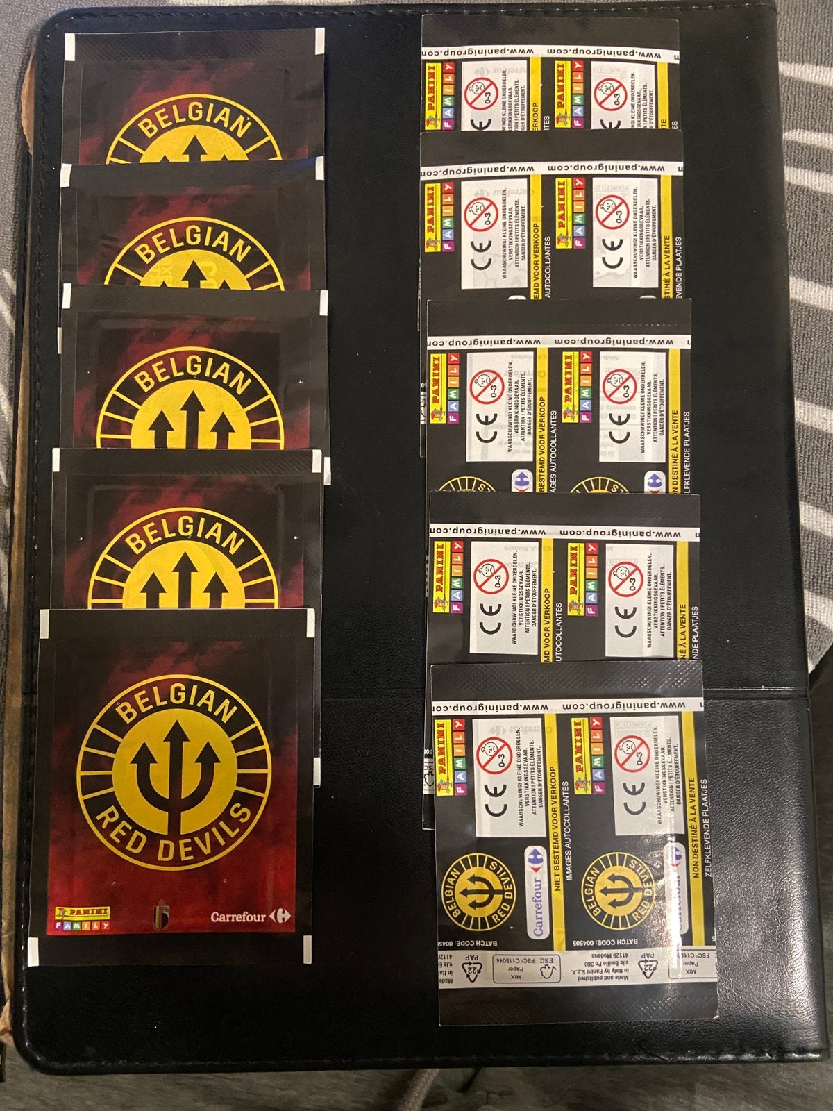 10 Zakjes Belgian Red Devils, Verzamelen, Ophalen of Verzenden, Zo goed als nieuw, Buitenlandse clubs, Poster, Plaatje of Sticker