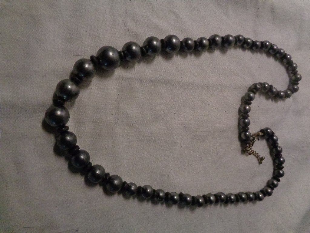 kunststof ketting uit grijzen kralen nr k 5389, Sieraden, Tassen en Uiterlijk, Kettingen, Ophalen of Verzenden, Nieuw, Grijs, Kunststof