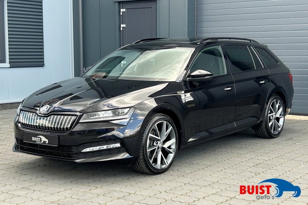Skoda Superb Combi 1.4 TSI iV Sportline Business PANO 19" ST, Gebruikt, 4 cilinders, Met garantie (alle), Zwart
