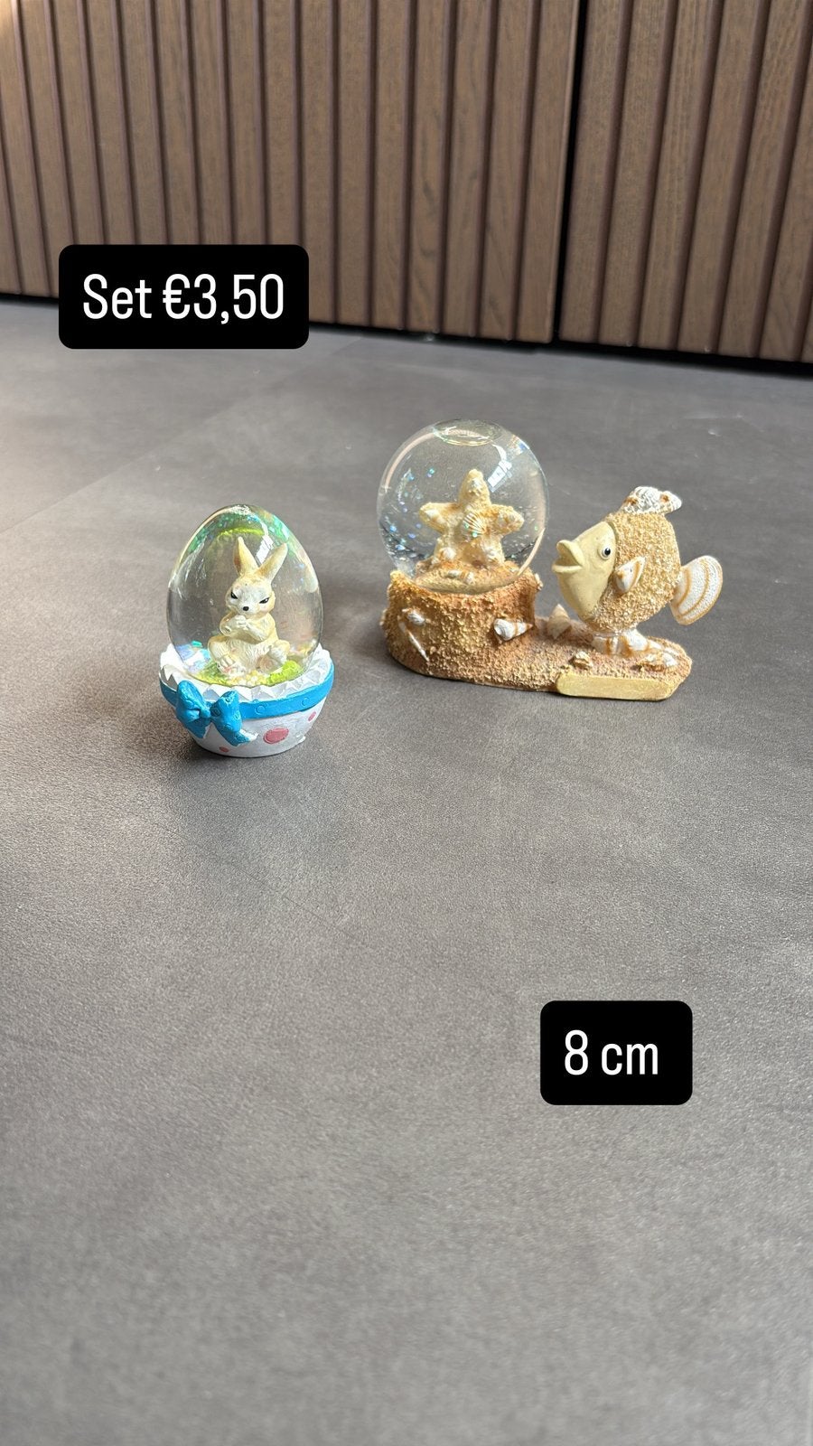 Set 2 kleine sneeuwbollen – konijn & vis – 8 cm, Ophalen of Verzenden, Zo goed als nieuw