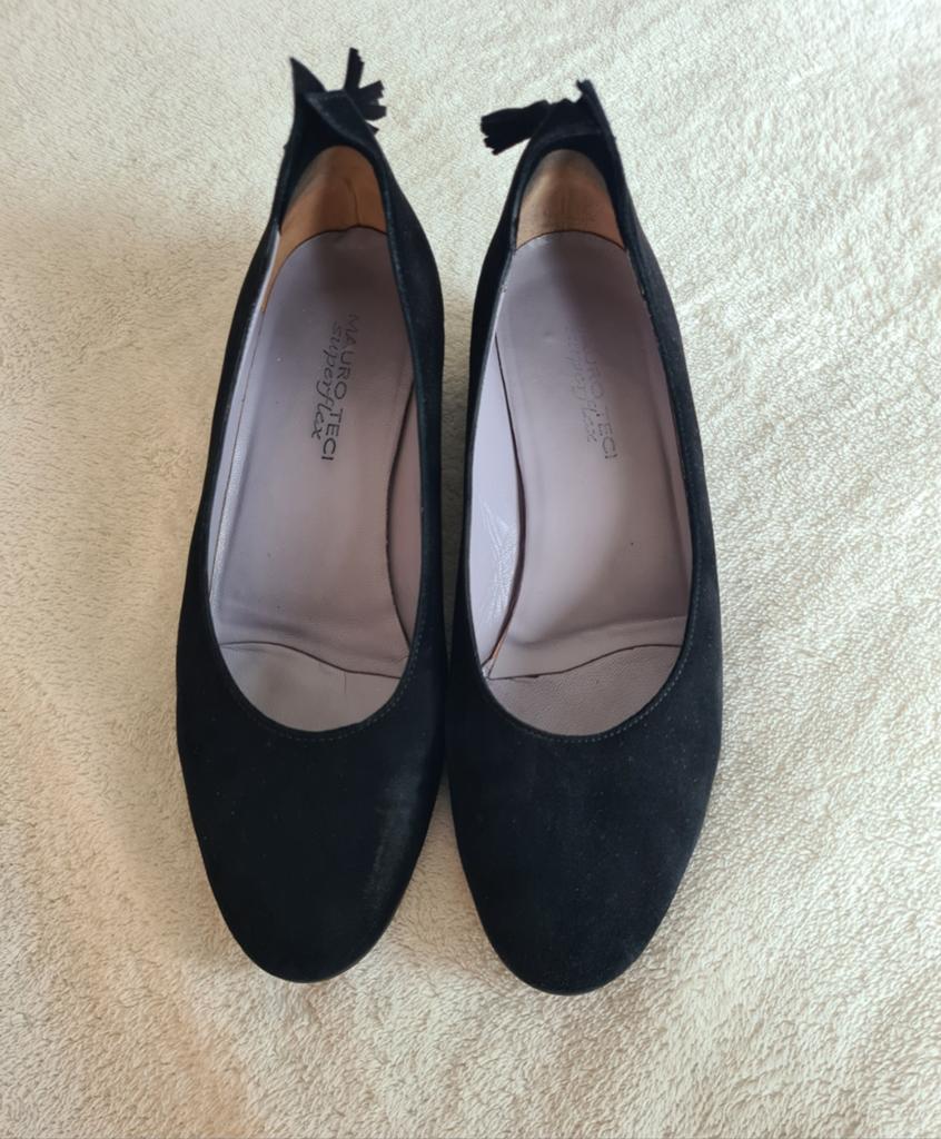 Schoenen zwart suède 40 Mauro Teci, Kleding | Dames, Schoenen, Schoenen met lage hakken, Zwart, Ophalen of Verzenden, Zo goed als nieuw