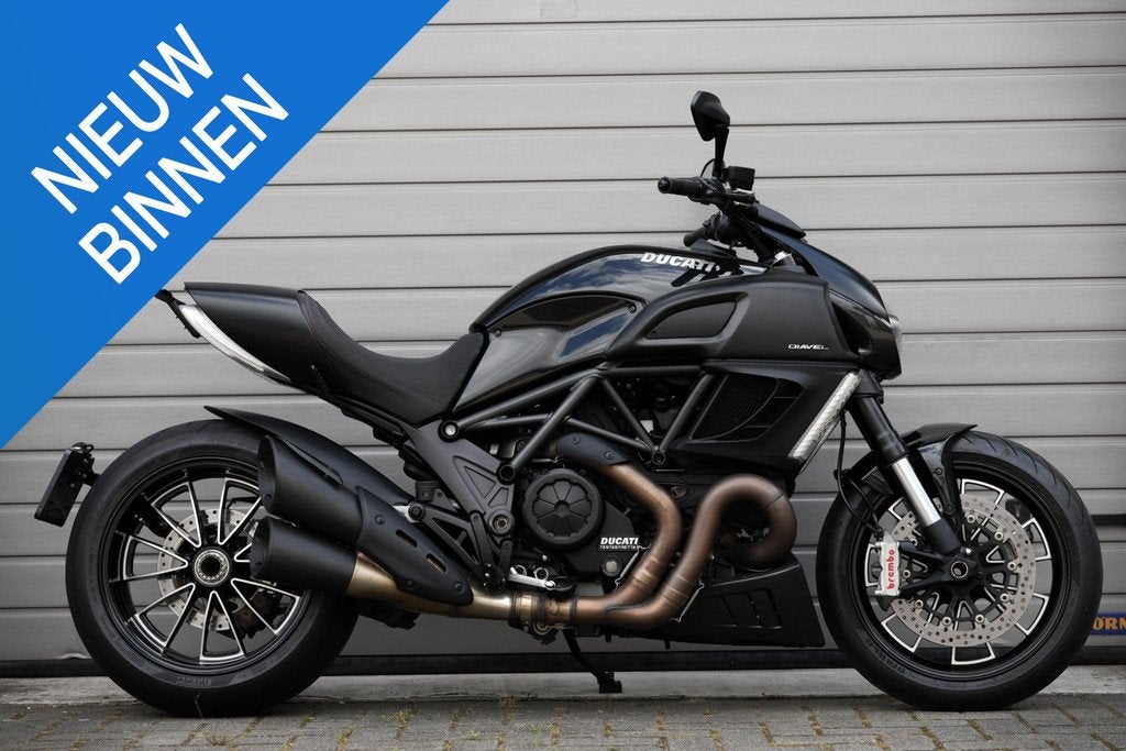 Ducati Diavel Back Edition (Desmo uitgevoerd), Motoren, Info@ducati.com, Ducati North Europe B.V., 1198 cc, Maanweg 174
2516 AB  Den Haag, NL