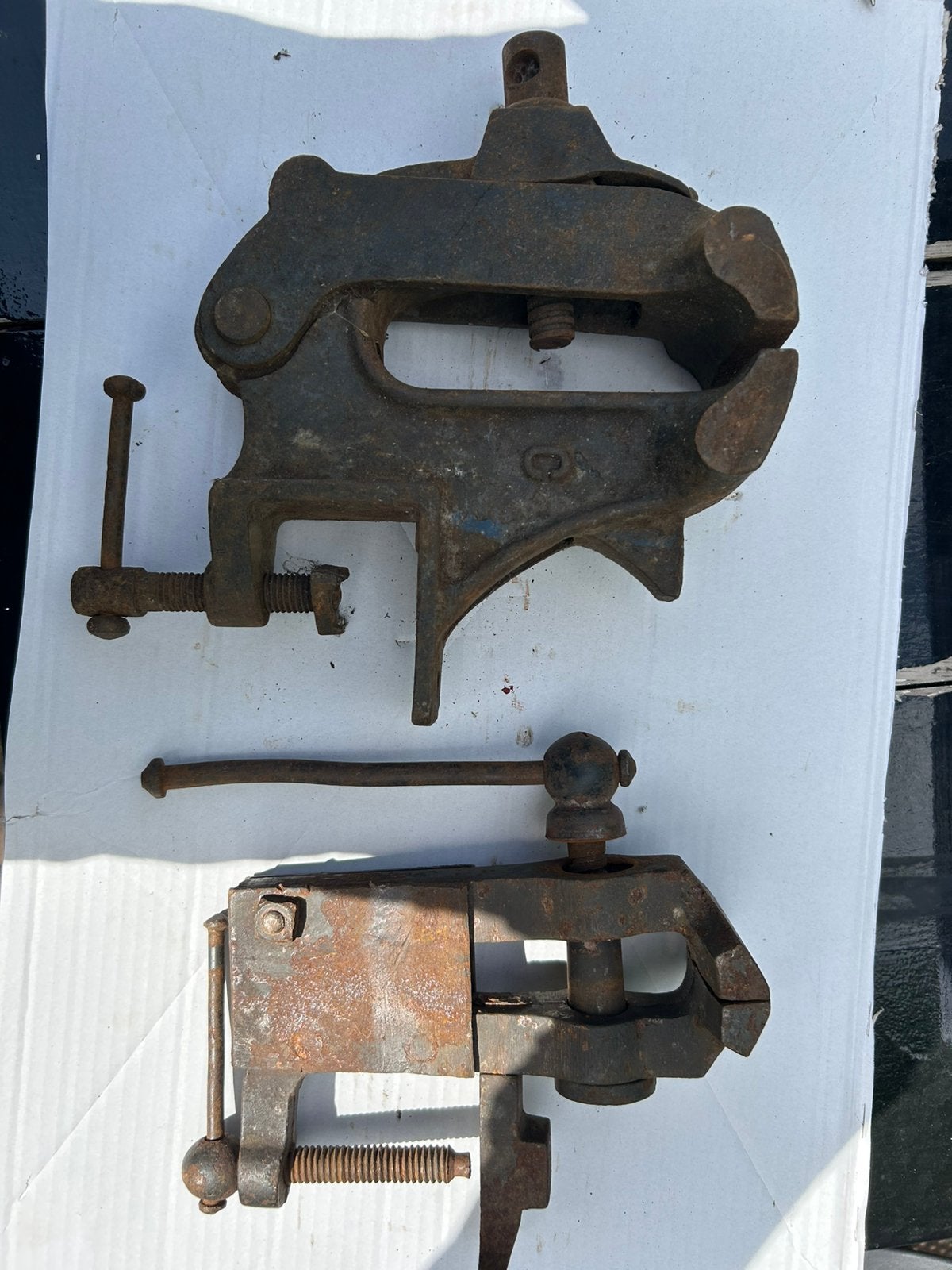3 antieke gesmede bankschroeven, Antiek en Kunst, Antiek | Gereedschap en Instrumenten, Ophalen of Verzenden
