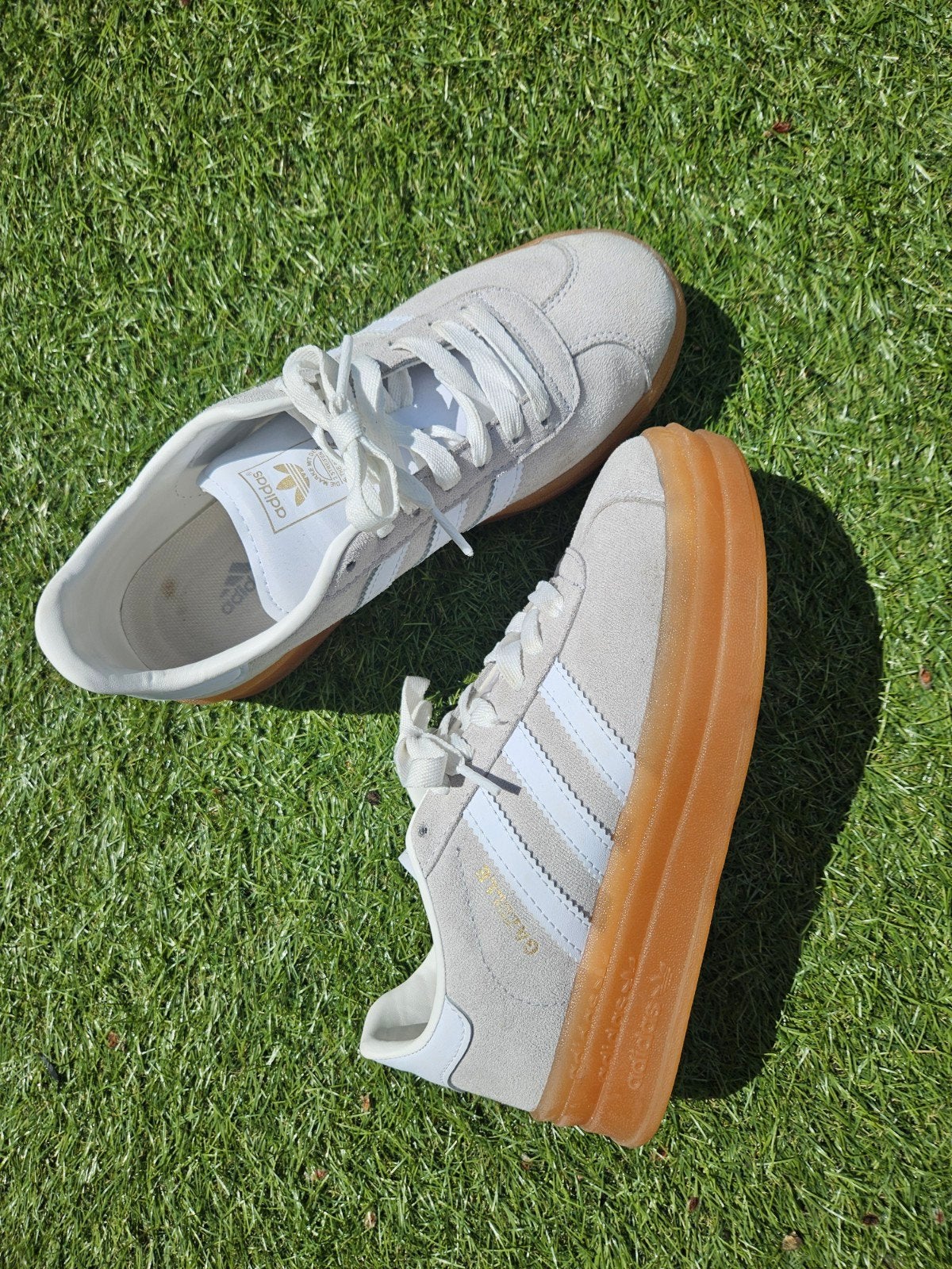 Beige Adidas sneakers, Ophalen of Verzenden, Zo goed als nieuw, Beige, Sneakers of Gympen